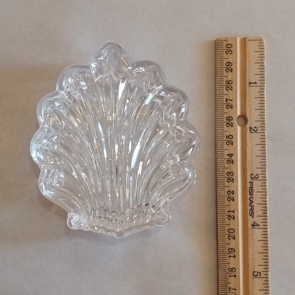 Vintage glass shell dish with lid similar to coquille with scalloped edge EUC - Picture 9 of 10